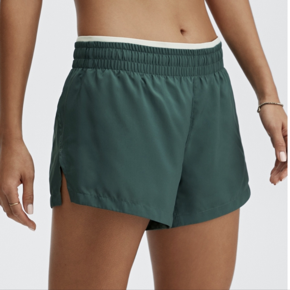 Fabletics. Breathe Mid-Rise Run Short. Size Small**
